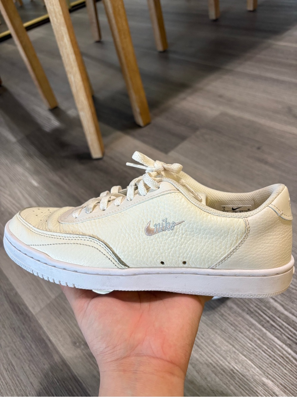 Nike /Beige Low-Top Leather Sneakers